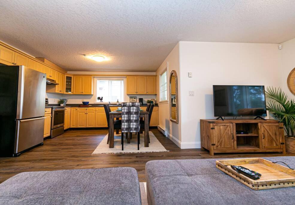Cozy Renovated Oasis W Private Terrace & Parking Villa Victoria Exterior photo