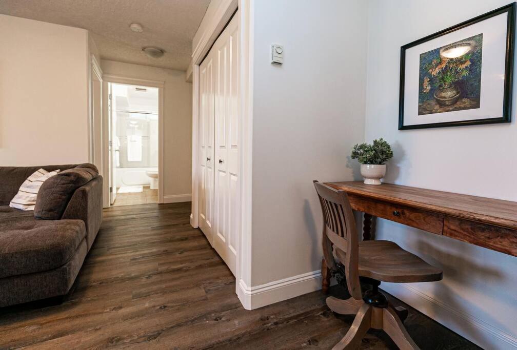 Cozy Renovated Oasis W Private Terrace & Parking Villa Victoria Exterior photo