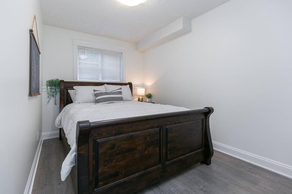 Cozy Renovated Oasis W Private Terrace & Parking Villa Victoria Exterior photo