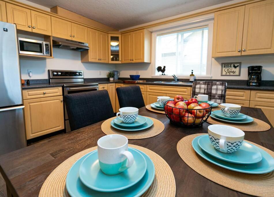 Cozy Renovated Oasis W Private Terrace & Parking Villa Victoria Exterior photo