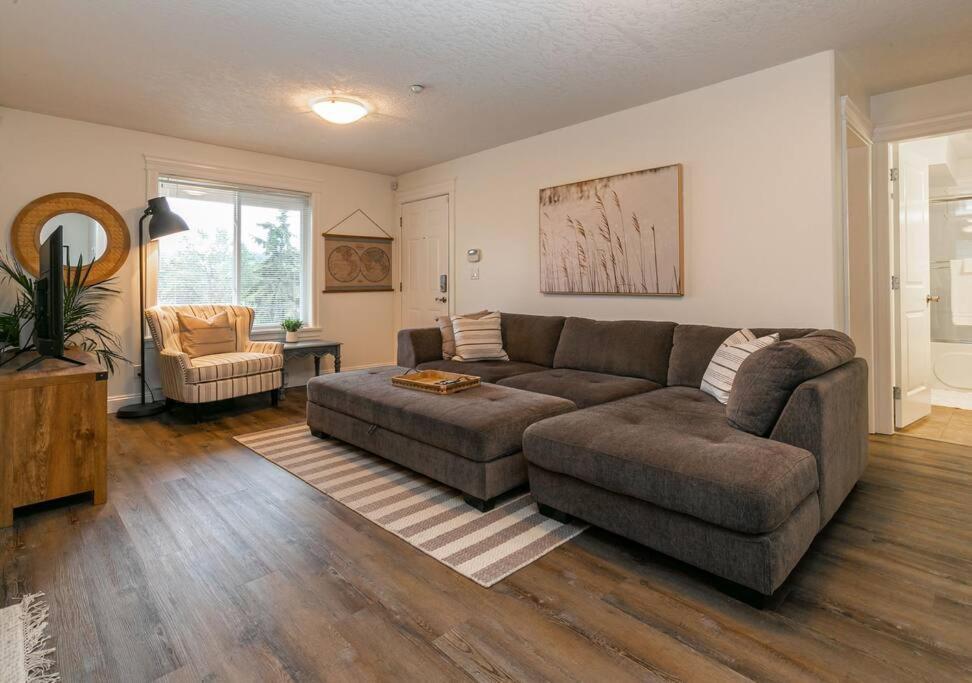 Cozy Renovated Oasis W Private Terrace & Parking Villa Victoria Exterior photo