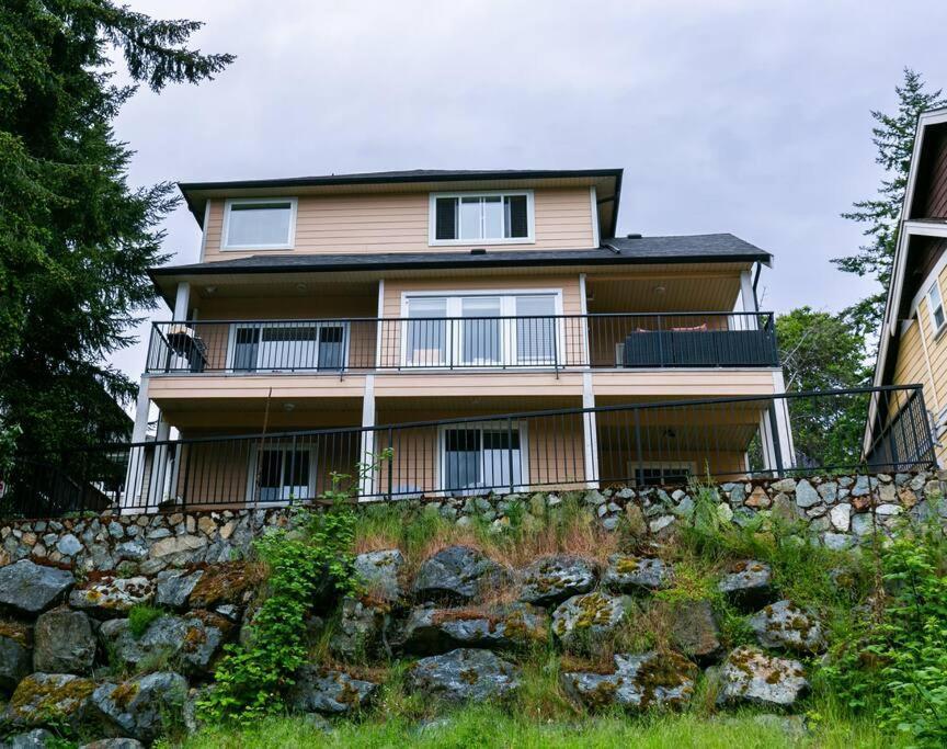 Cozy Renovated Oasis W Private Terrace & Parking Villa Victoria Exterior photo