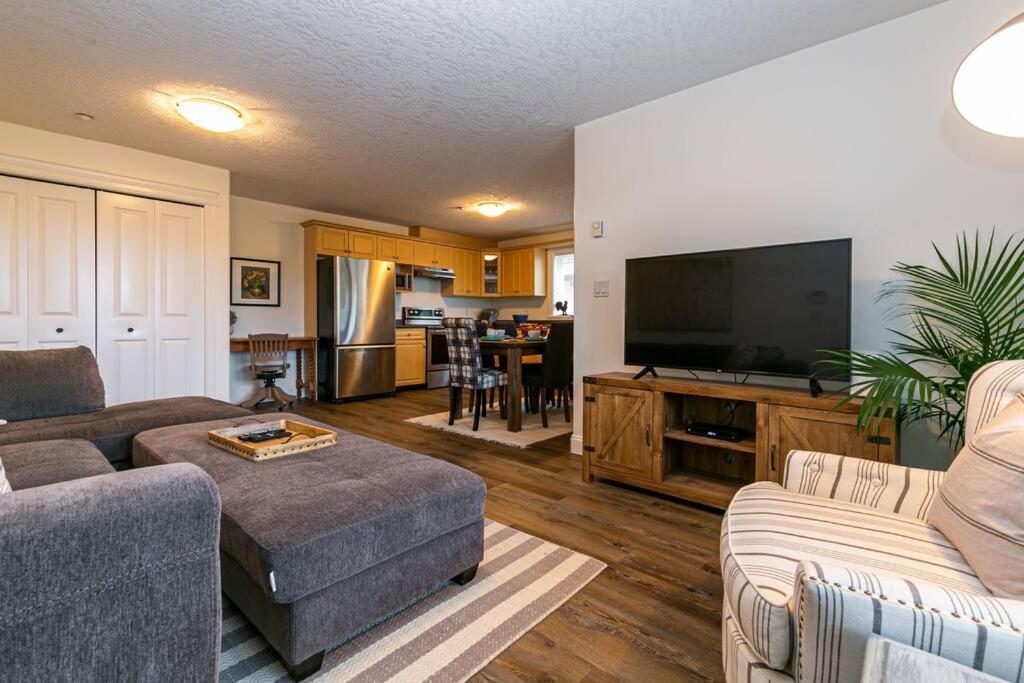 Cozy Renovated Oasis W Private Terrace & Parking Villa Victoria Exterior photo